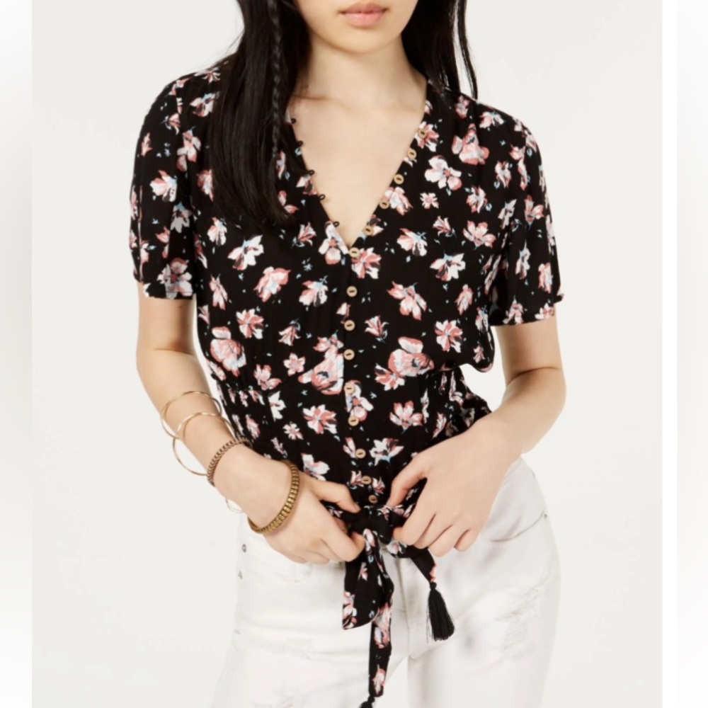American Rag ​🟣​ GUC Size M Black Tie Front Floral V Neck Top